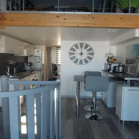 Charming Duplex With Balcony Overlooking The Port